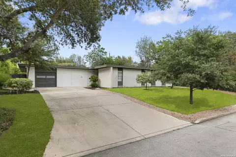 501 Thelma Dr, Olmos Park, TX 78212