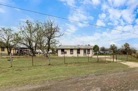 844 County Road 6846, Lytle, TX 78052