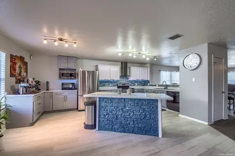 9143 Malabar Cyn, San Antonio, TX 78245