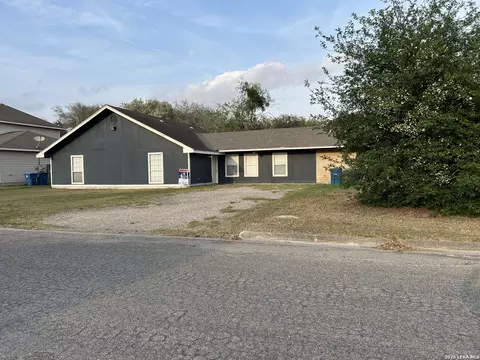 501 E Bowie, Beeville, TX 78102 photo 3