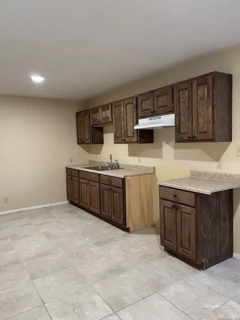 501 E Bowie, Beeville, TX 78102 photo 7