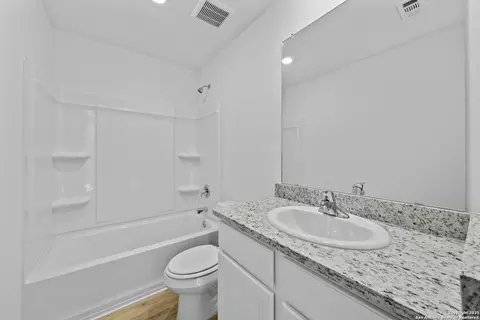 Bath - 14906 Telfaire Mdw, Von Ormy, TX 78073 photo 2 of 2