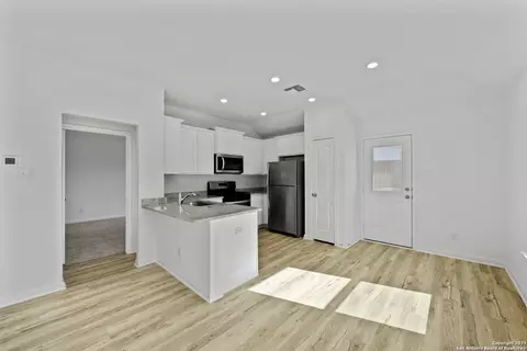 Entry Way - 14906 Telfaire Mdw, Von Ormy, TX 78073 photo 2 of 2