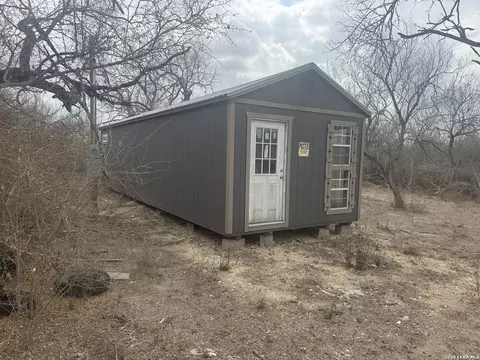 711 N Davidson, Karnes City, TX 78118