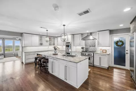 677 Floral, New Braunfels, TX 78130