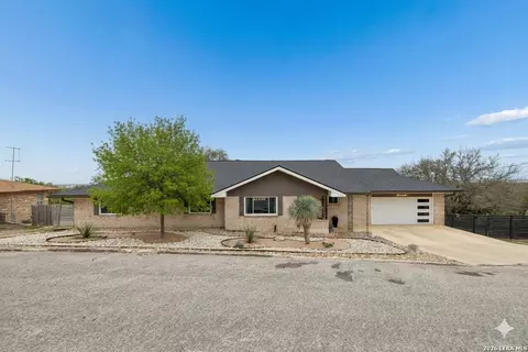 677 Floral, New Braunfels, TX 78130