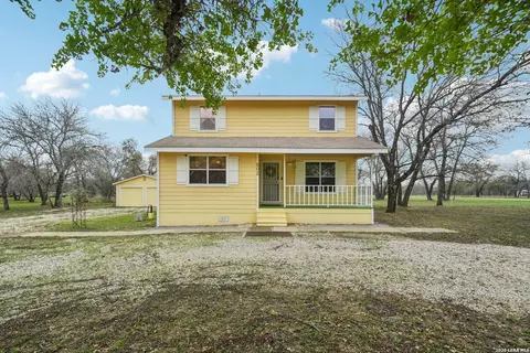 802 Eagle Crk, Floresville, TX 78114
