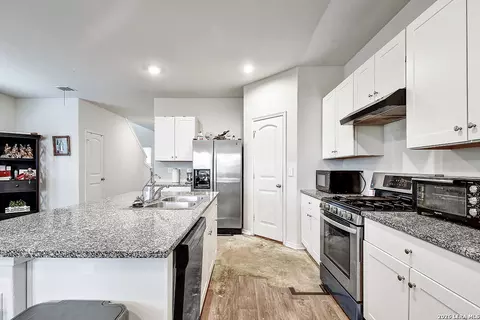 3207 Onion Crk, San Antonio, TX 78245