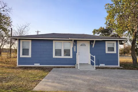 913 Houston, Castroville, TX 78009