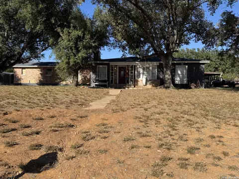 1117 E Brazos, Pearsall, TX 78061