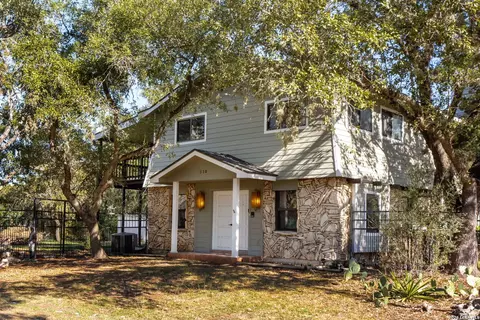 510 Red Oak Woods, Canyon Lake, TX 78133