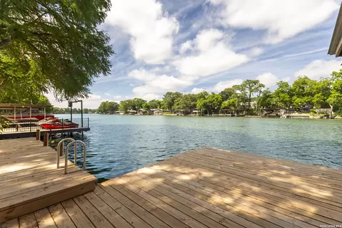 92 Turtle Ln, Seguin, TX 78155