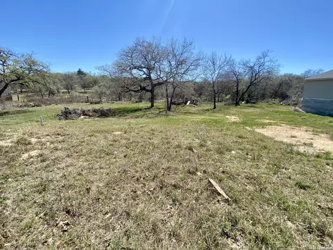 129 Ash Pkwy, La Vernia, TX 78121