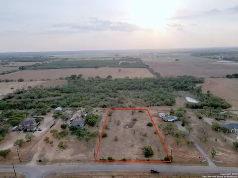 140 S View Dr, Lytle, TX 78052