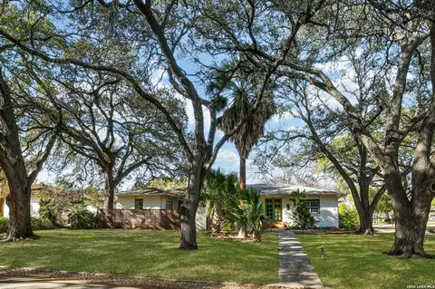 825 Eventide, Terrell Hills, TX 78209