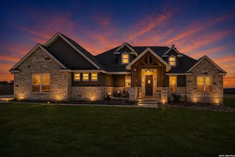 157 Summer Mdw, La Vernia, TX 78121