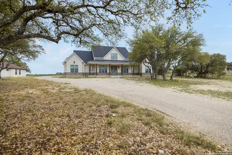 1062 Lariat, Bandera, TX 78003