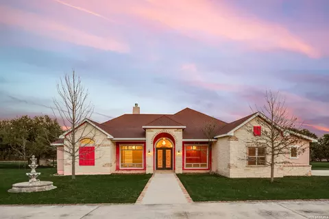 419 Rodalyn Dr, Boerne, TX 78006