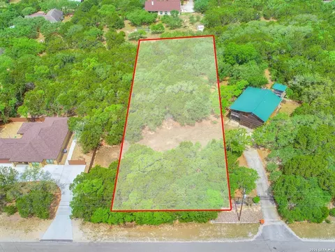 1211 Heritage Hl, Canyon Lake, TX 78133