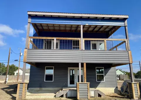298 Medina, Bandera, TX 78003
