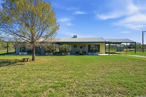 293 Woodrow Ctr, Kingsbury, TX 78638