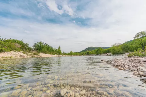 000 Rm 336, Leakey, TX 78873