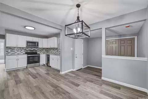 2258 W Mill St, New Braunfels, TX 78130
