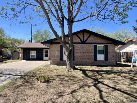 907 Big Bend Dr, Beeville, TX 78102