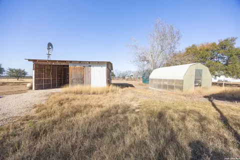 4919 County Road 545, Devine, TX 78016 photo 17