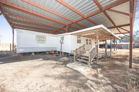 4919 County Road 545, Devine, TX 78016 photo 3
