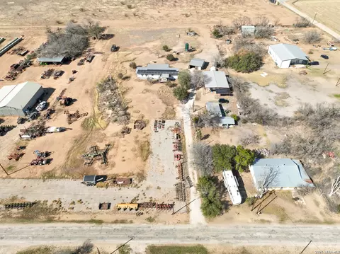 4919 County Road 545, Devine, TX 78016 photo 24