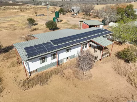 4919 County Road 545, Devine, TX 78016