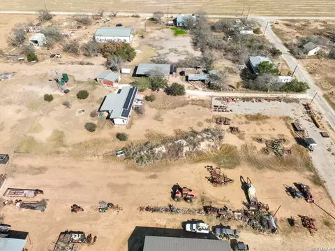 4919 County Road 545, Devine, TX 78016 photo 30