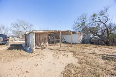 4919 County Road 545, Devine, TX 78016 photo 23