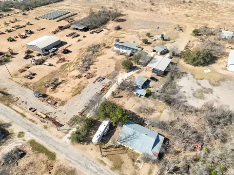4919 County Road 545, Devine, TX 78016 photo 25