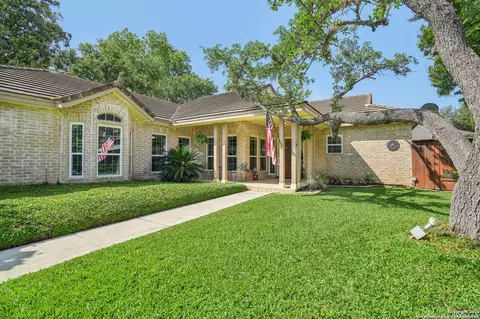 11 Granburg Cir, San Antonio, TX 78218