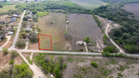 515 Dry Holw, La Vernia, TX 78121