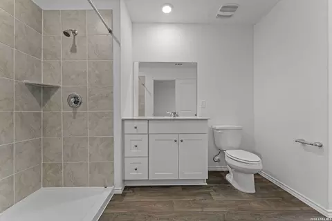 Bath - 15515 Mint Patch Mdw, Von Ormy, TX 78073 photo 2 of 2