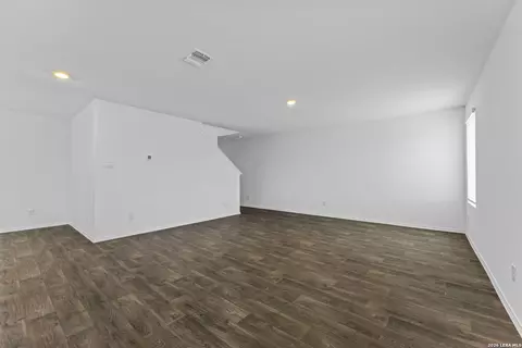 Living - 15515 Mint Patch Mdw, Von Ormy, TX 78073 photo 3 of 4