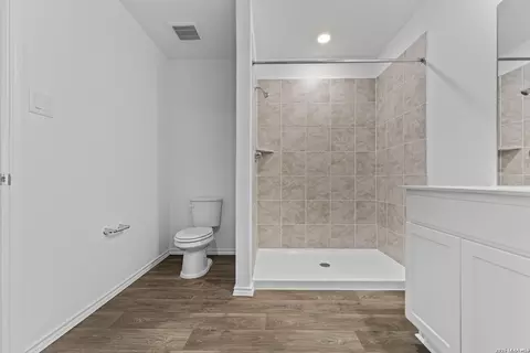 Bath - 15507 Mint Patch Mdw, Von Ormy, TX 78073 photo 1 of 1