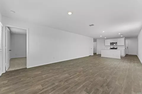 Living - 15507 Mint Patch Mdw, Von Ormy, TX 78073 photo 4 of 4