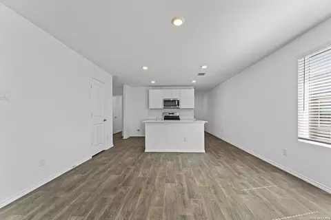 Living - 15507 Mint Patch Mdw, Von Ormy, TX 78073 photo 1 of 4