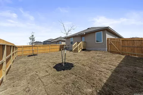 Exterior - 15507 Mint Patch Mdw, Von Ormy, TX 78073 photo 2 of 2