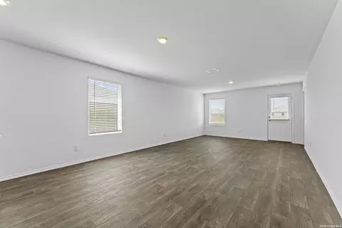 Living - 15507 Mint Patch Mdw, Von Ormy, TX 78073 photo 2 of 4