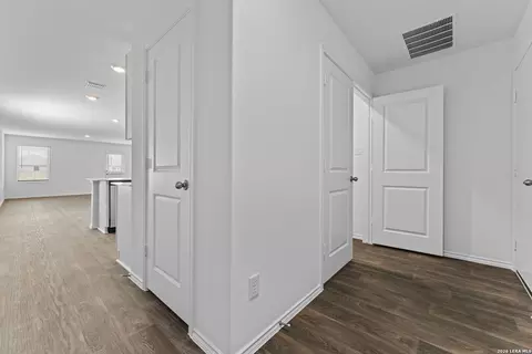 Entry Way - 15507 Mint Patch Mdw, Von Ormy, TX 78073 photo 1 of 4