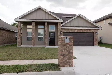 20 Rio Seco, Uvalde, TX 78801