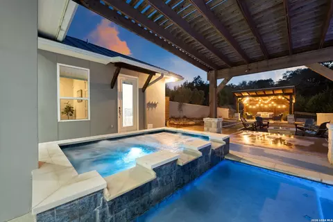 223 Oak Shrs, Canyon Lake, TX 78133