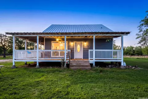 1006 Buch Ln, Cuero, TX 77954