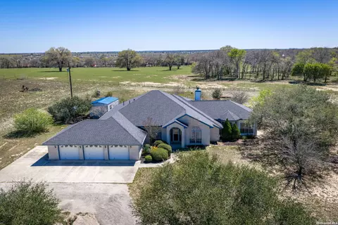 632 Lake Vly, La Vernia, TX 78121