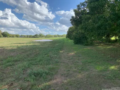 263 Krams Crk, Seguin, TX 78155